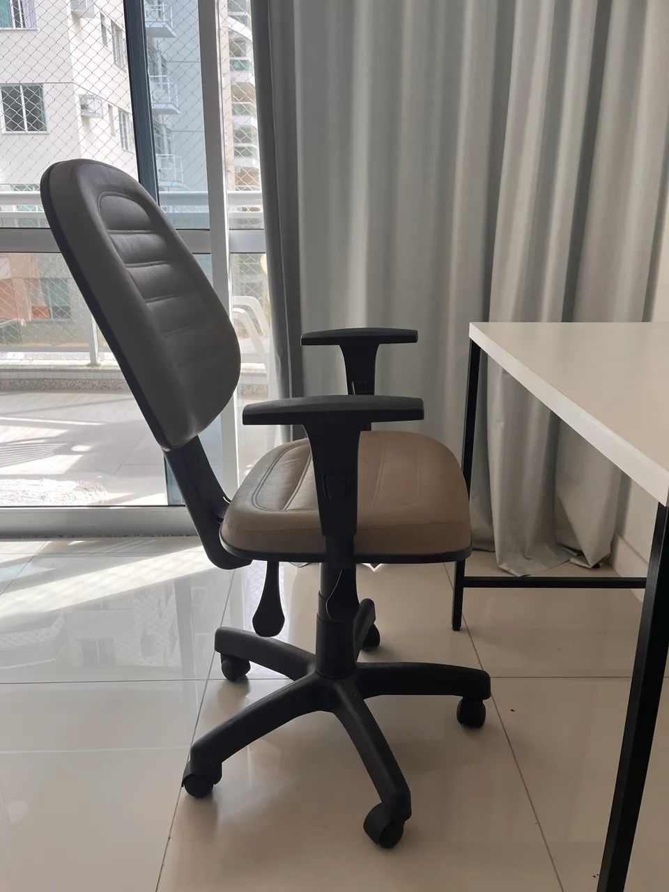Mesa de estudos e cadeira - Foto 3
