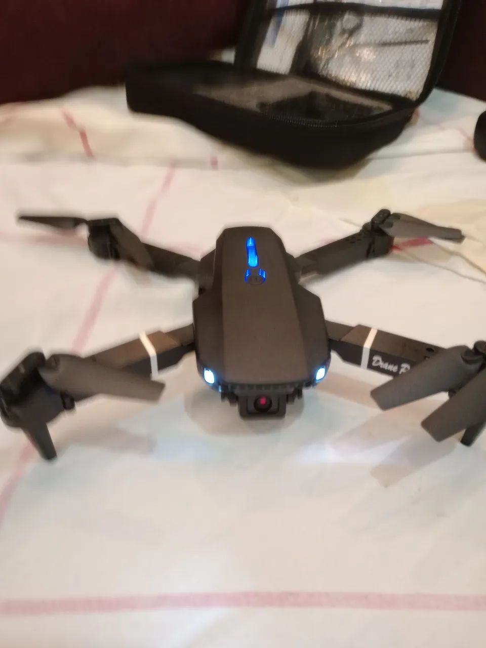 Drone e88 profissional câmera dupla - Foto 4