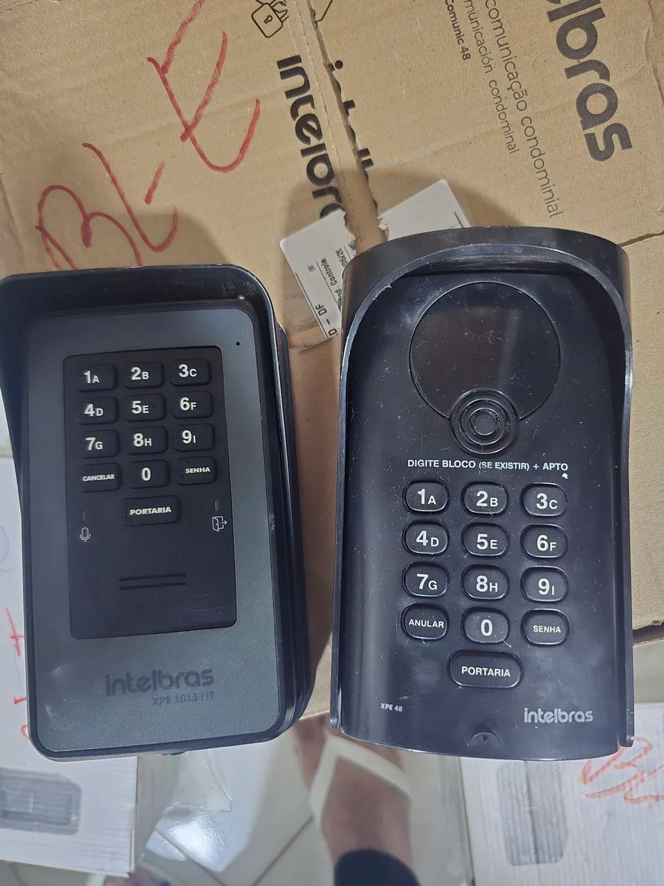 Vendo porteiros e mola de portas.