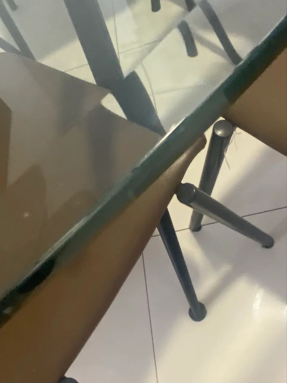 Vendo uma linda mesa com seis cadeiras ! - Foto 5