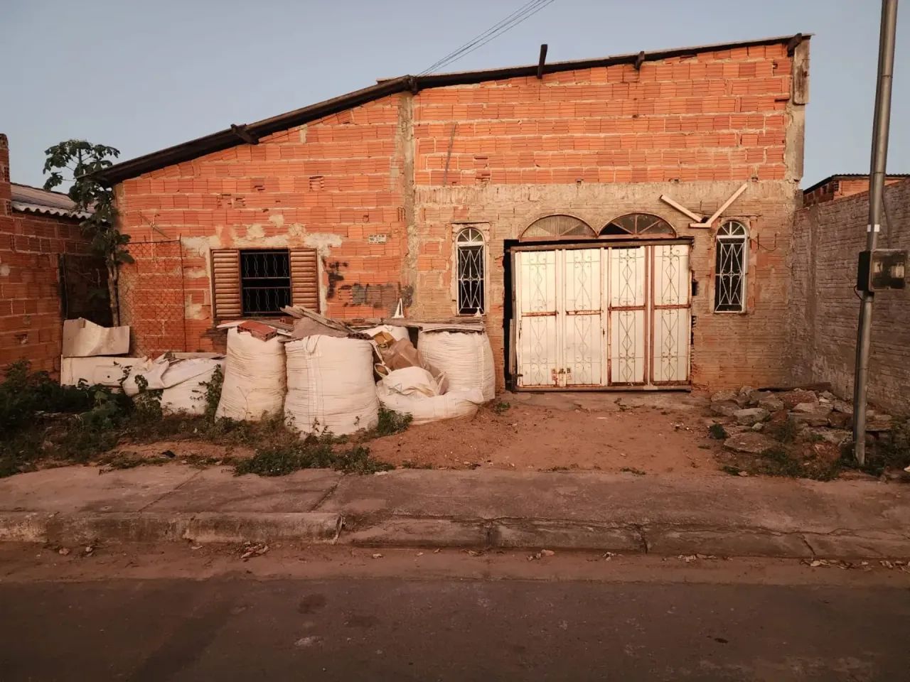 Vendo um lote com casa inacabada na rua Sete Preda 90 em Cuiabá - Foto 3