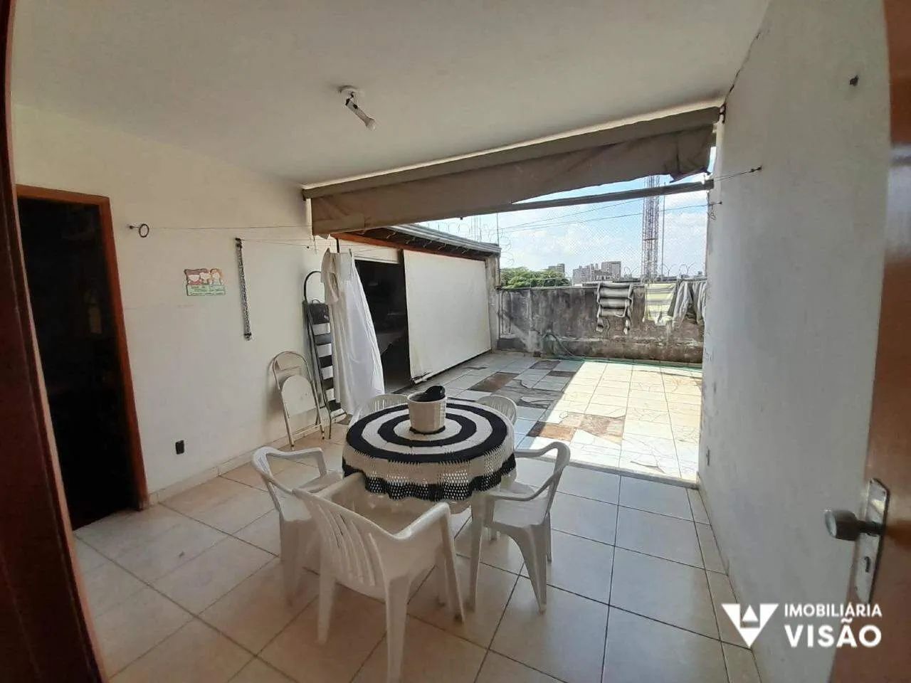 CASA À VENDA 05 QUARTOS, 01 SUÍTE E GALPÃO NO BAIRRO CENTRO - Foto 4