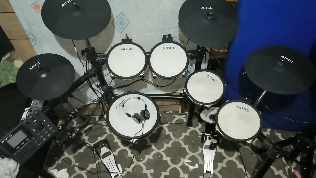 Instrumentos e caixa de som