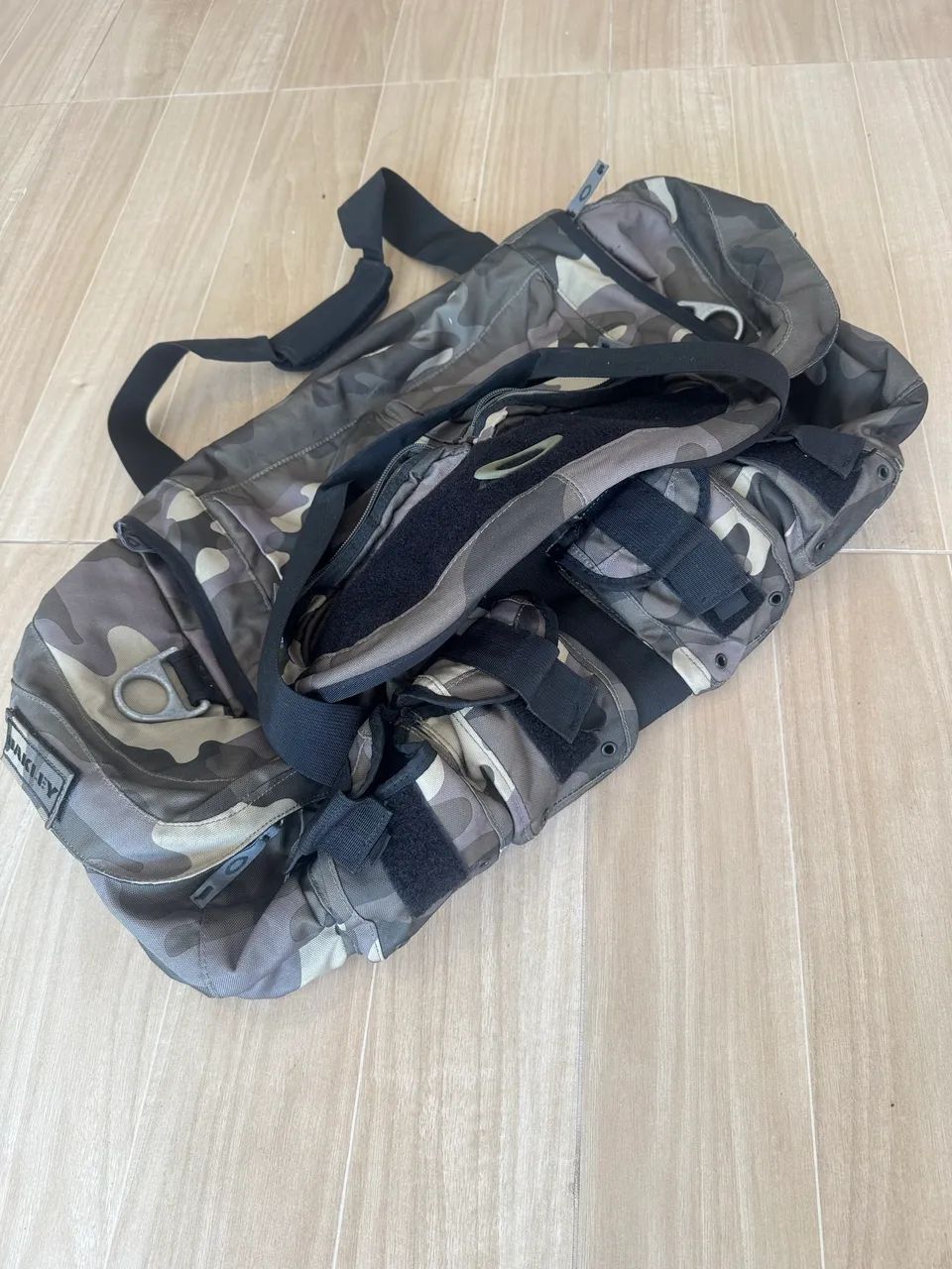 Mala Oakley mechanism camuflada 