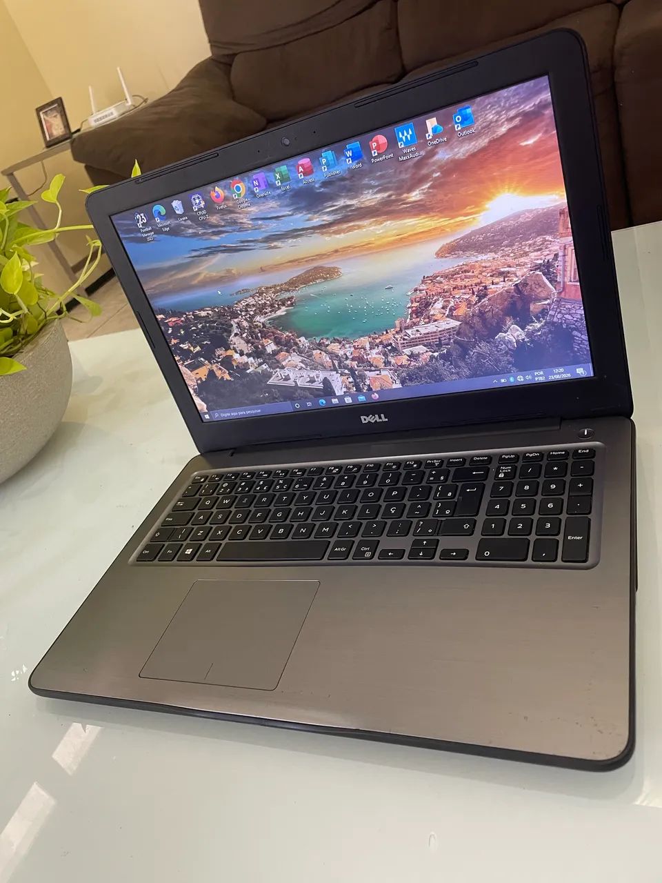 Vendo Notebook Dell I5-7ª GTH com Placa de Vídeo AMD Radeon e SSD
