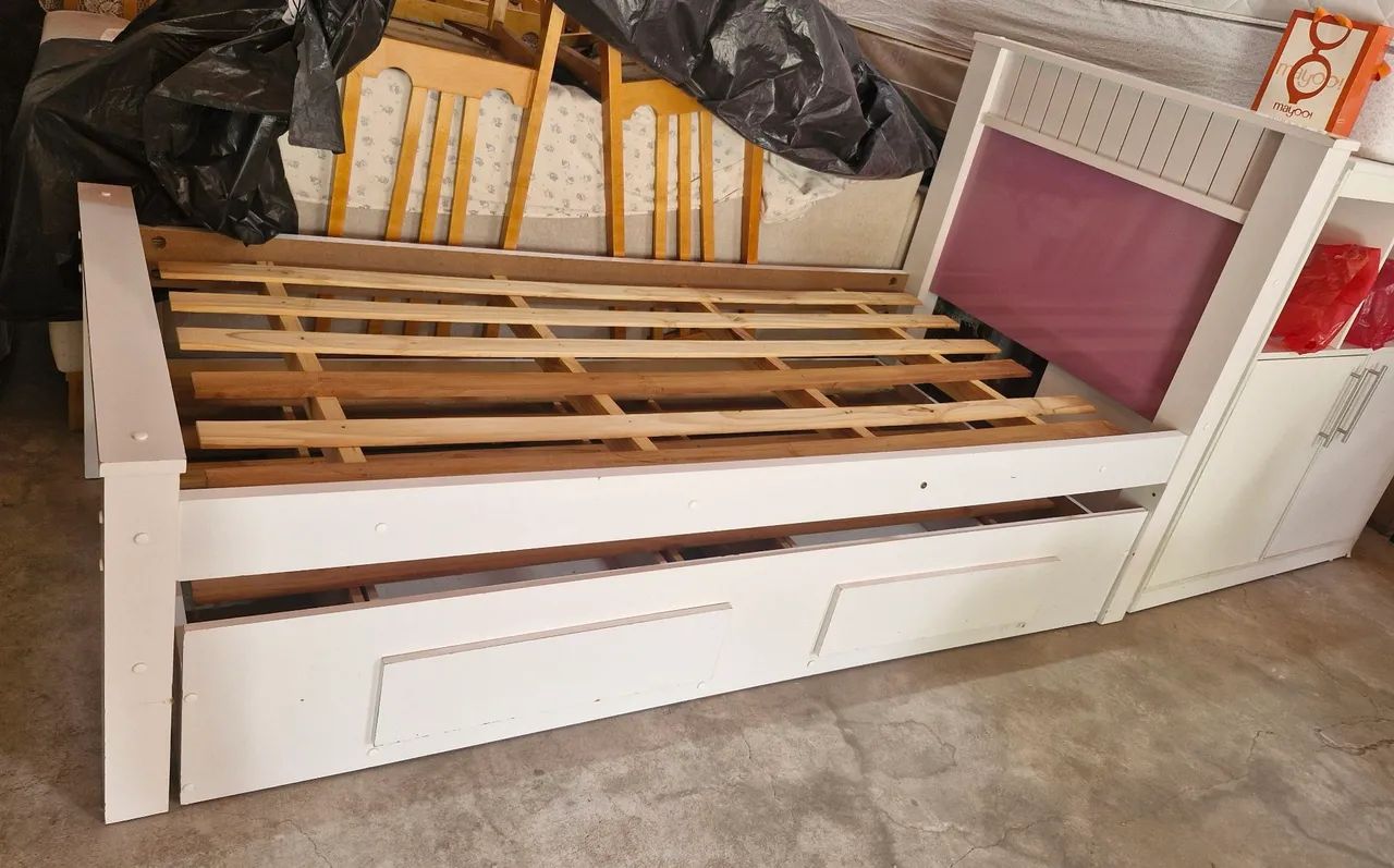 Cama de solteiro com auxiliar 