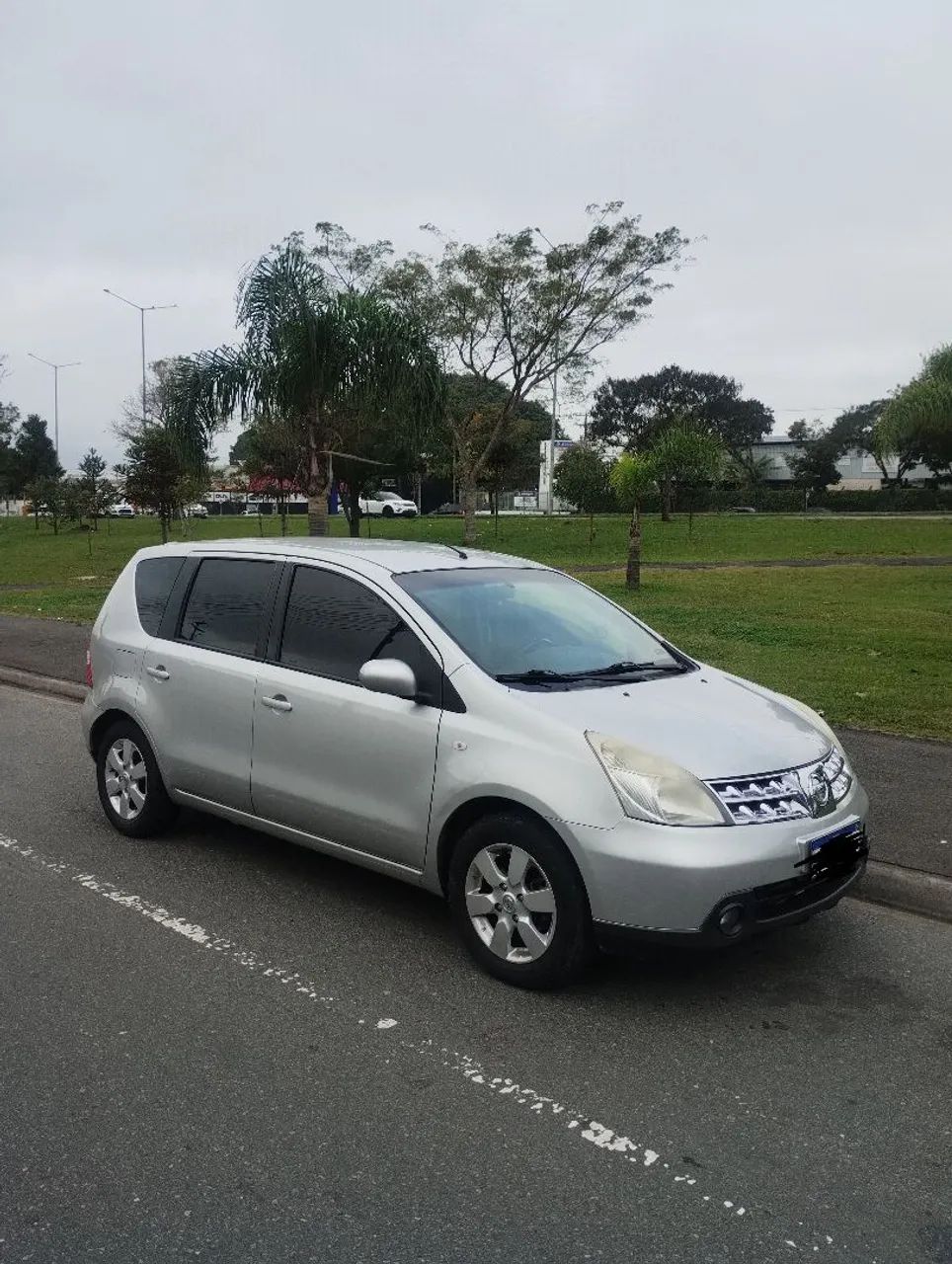 Nissan Livina LIVINA SL 1.6 16V FLEX FUEL 5P 2011