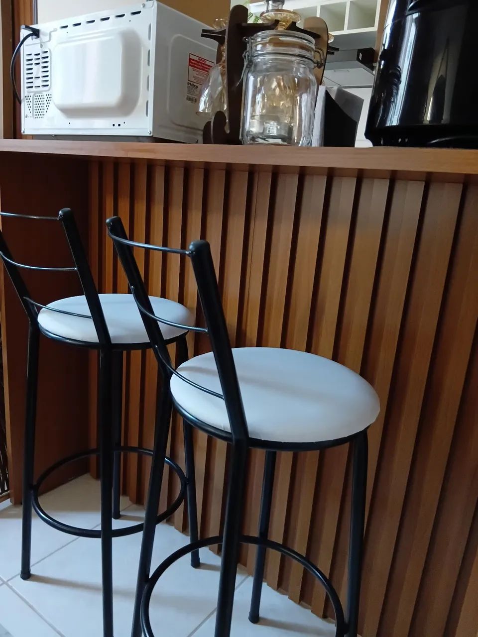 Bancada Ripado em madeira MDF e 02 banquetas em aço  - Foto 3