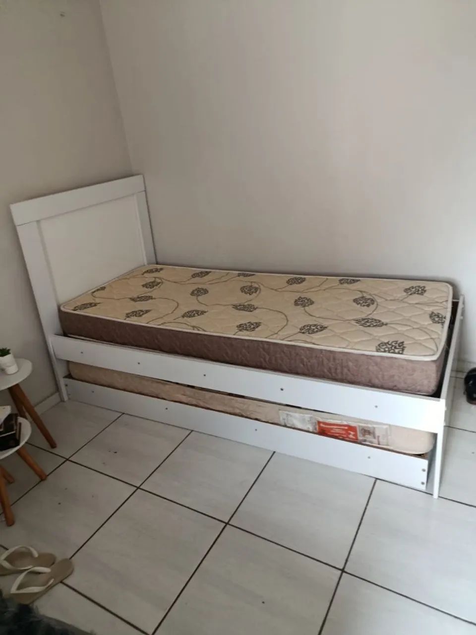 Cama de solteiro com auxiliar 
