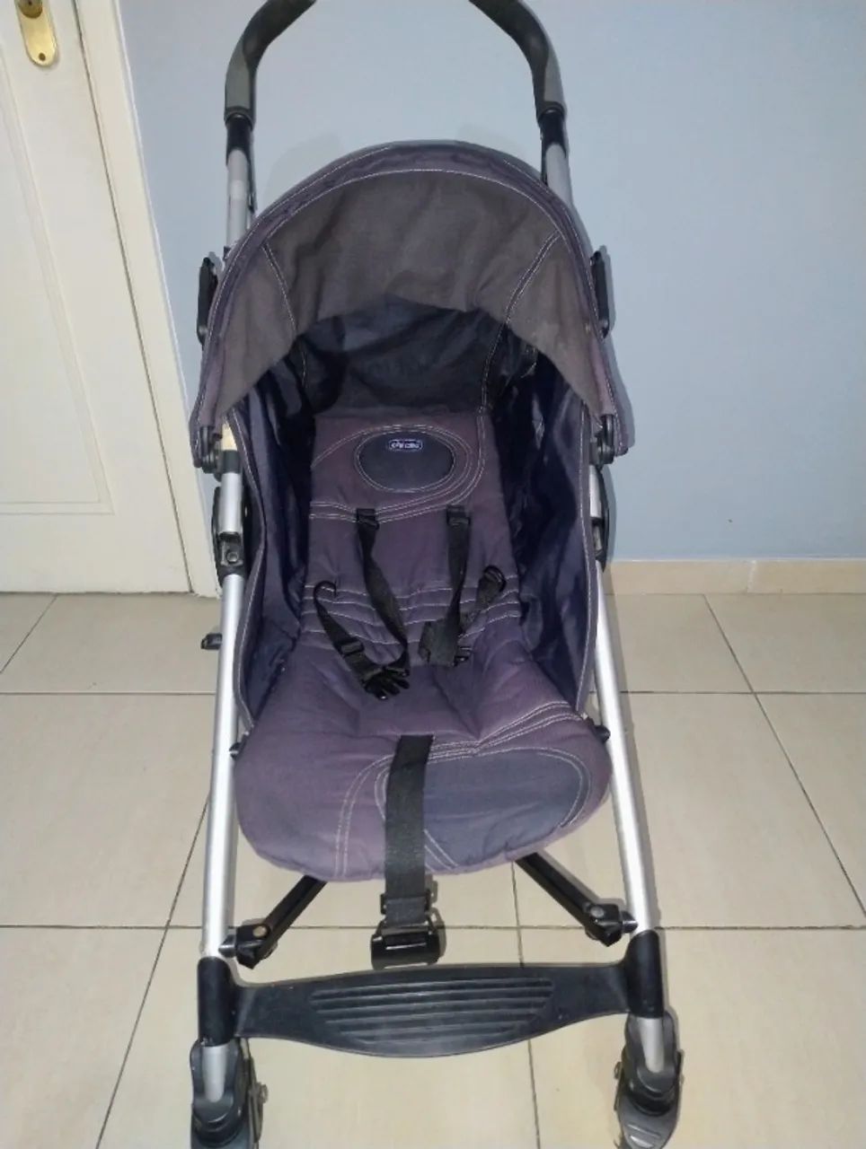 Carrinho Chicco Liteway - Leve, Ótimo Estado (Fecha Estilo Guarda-Chuva) - Foto 2