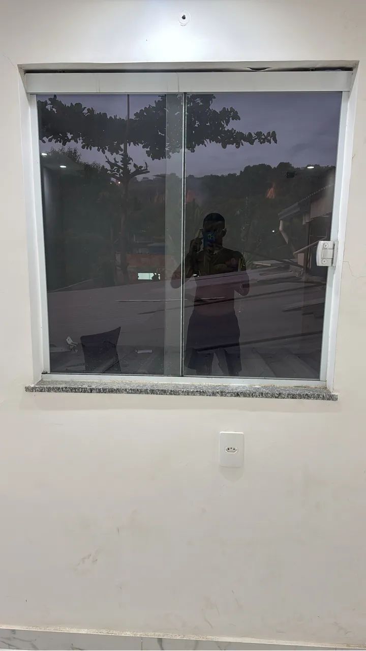 1 m × 1 m Blindex Window