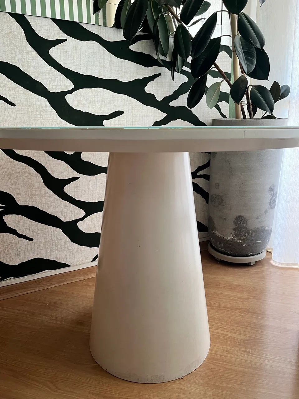 Mesa Cone Branca (Tampo de Vidro)
