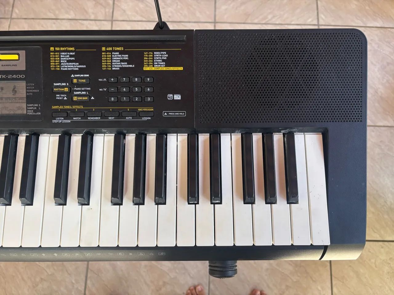 TECLADO CASIO DIGITAL CTK - 2400 COM TRIPÉ  - Foto 4