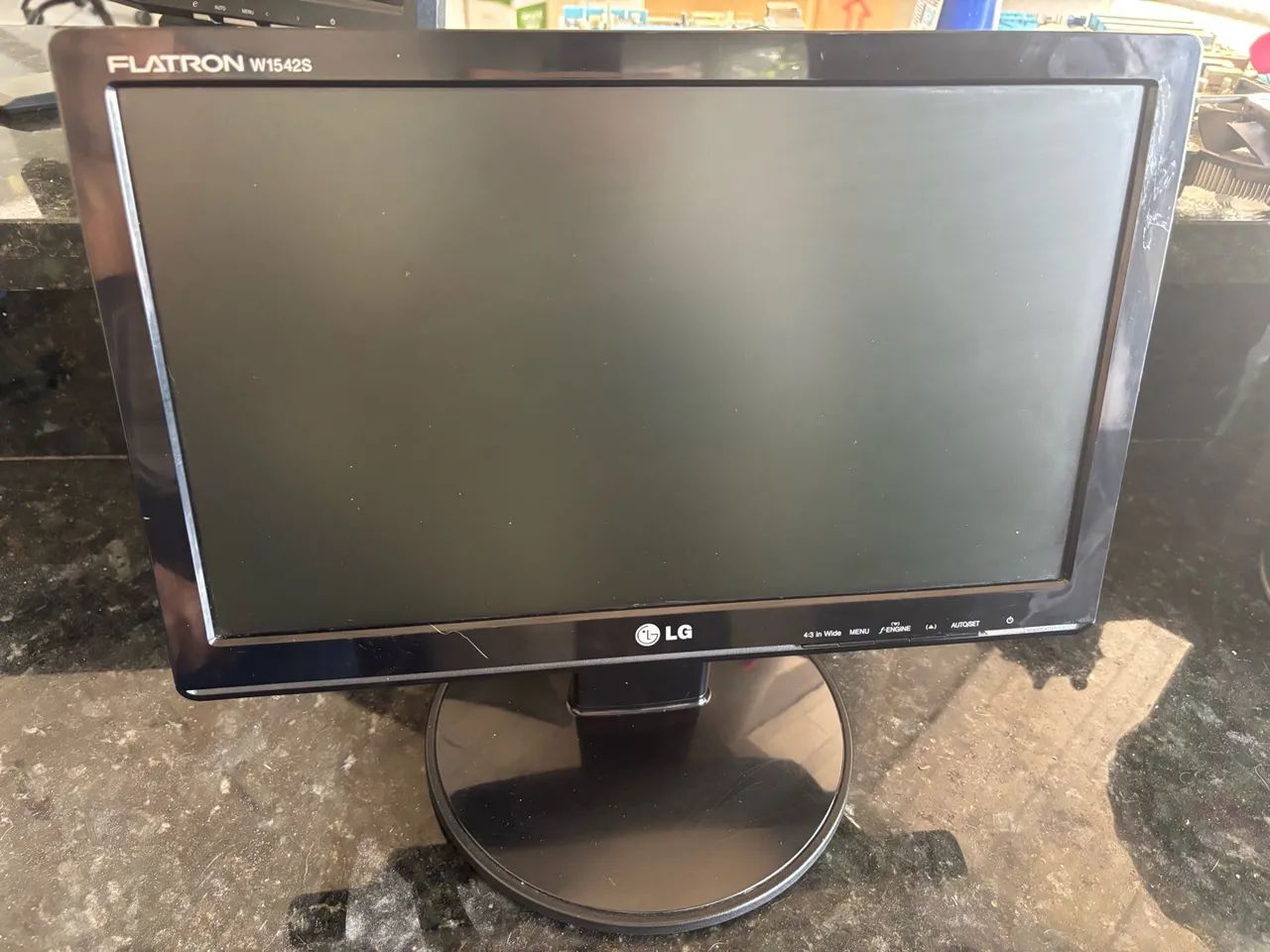 Monitor Lg widescreen W1542s 15?