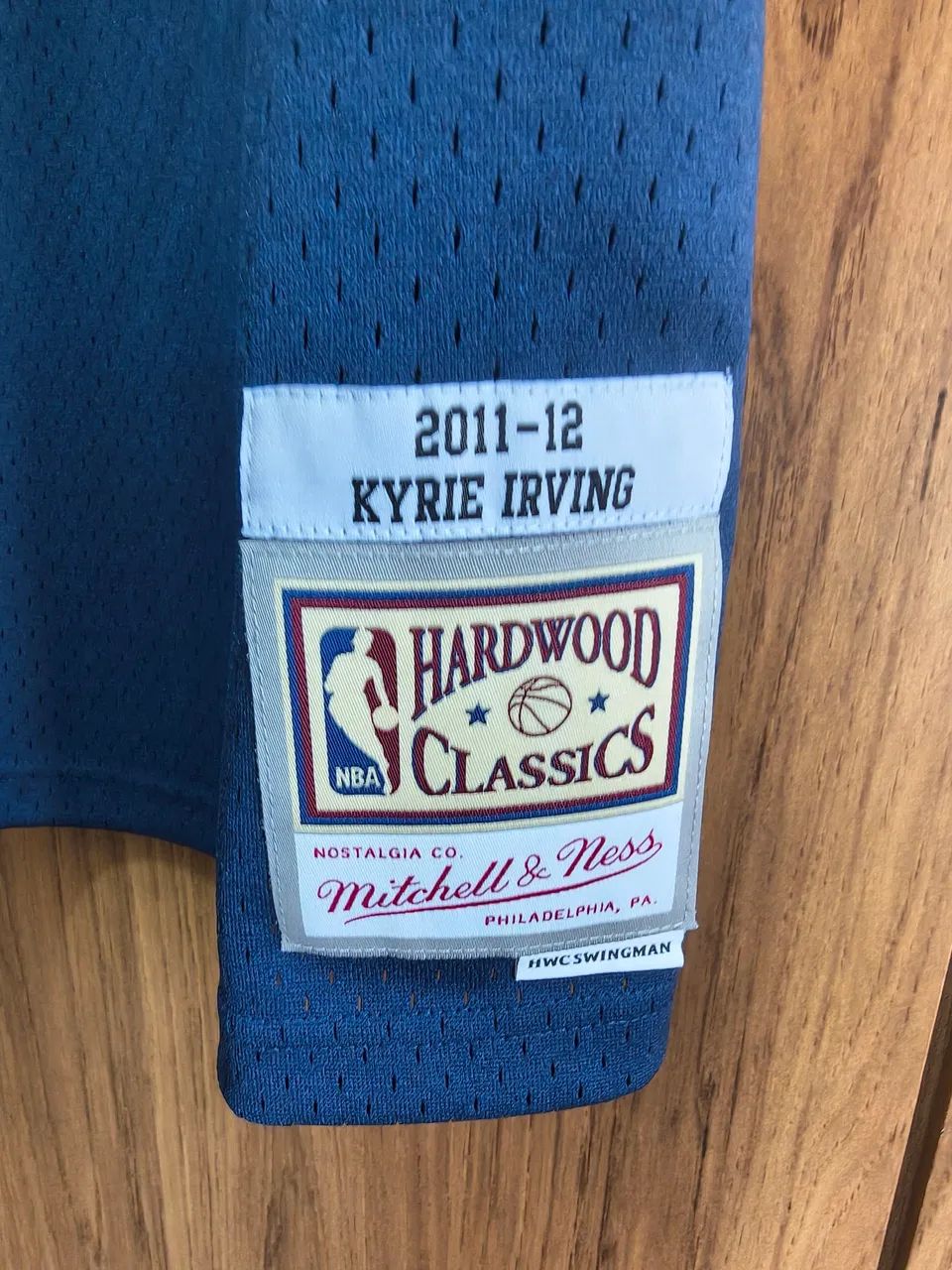 Regata Jersey Mitchell & Ness Kyrie Irving Cavs 2011/12 Away - Foto 5