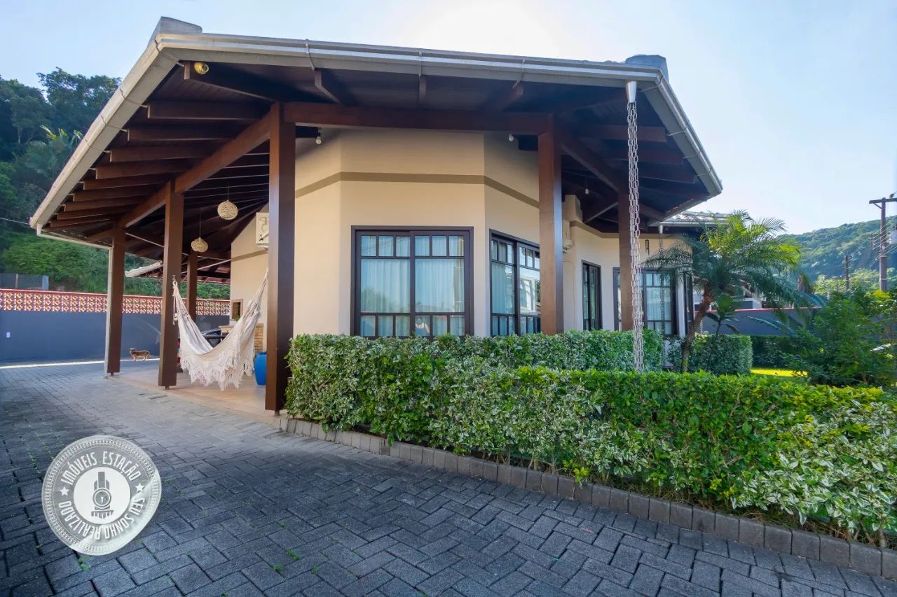 Belíssima casa com 3 dormitórios em Gaspar - Foto 2