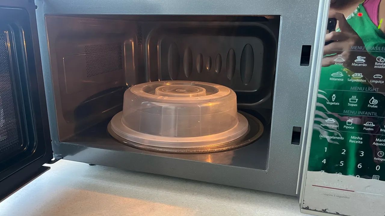 Microondas 30 litros em perfeito estado  - Foto 2