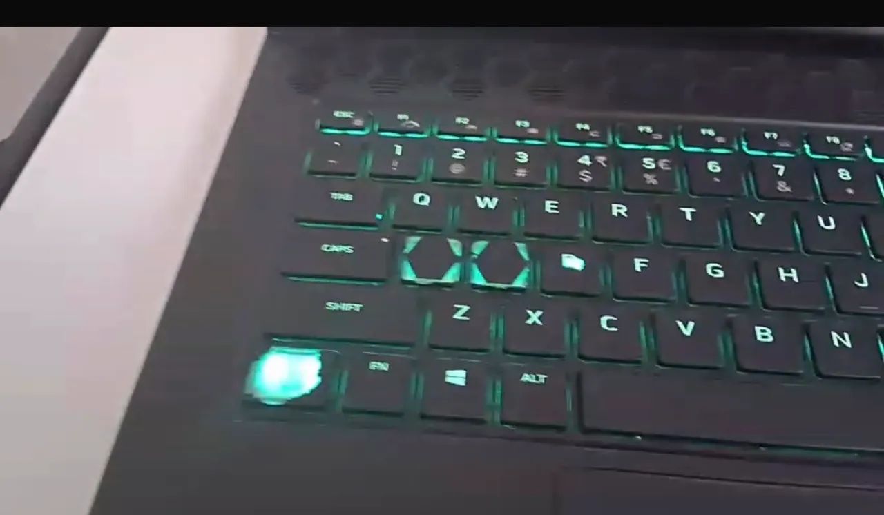 Alienware m15 r6 - Foto 5