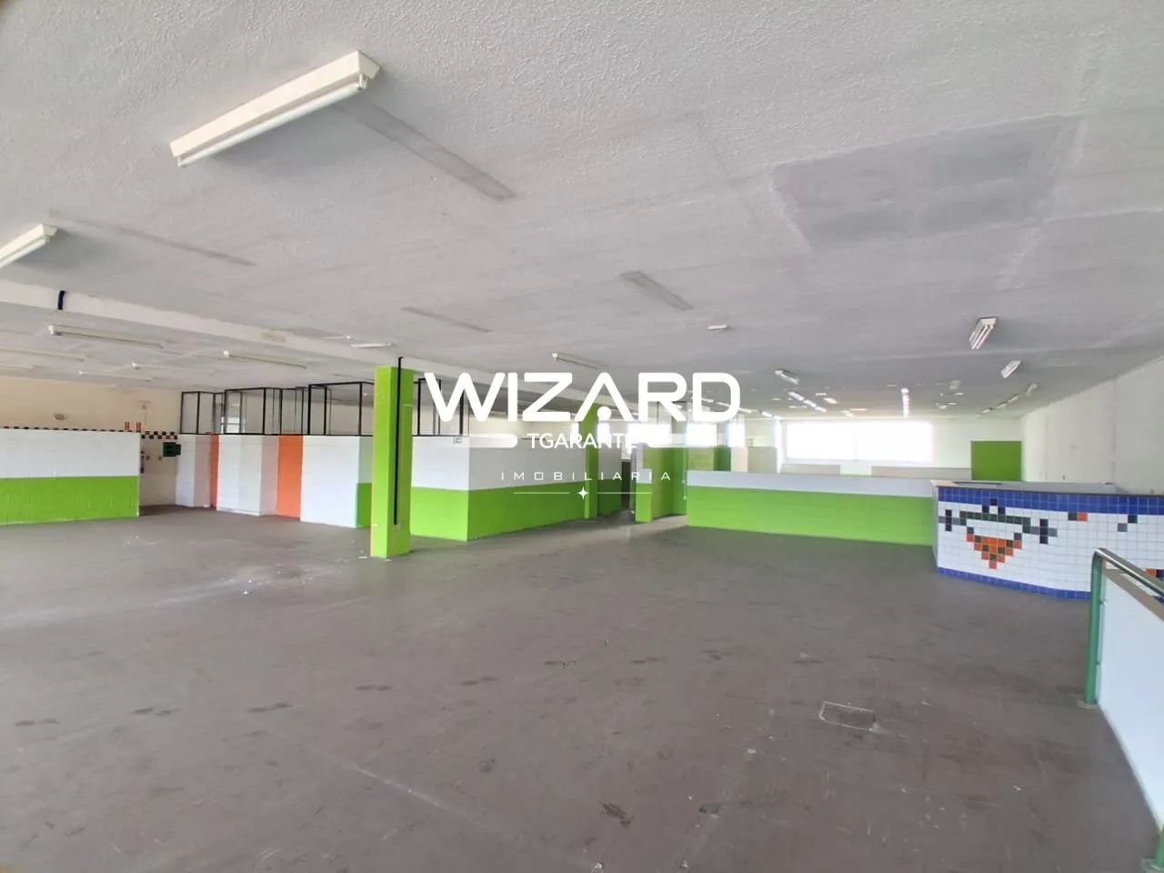 Salão Comercial para aluguel com 600m² no centro de Amparo/SP