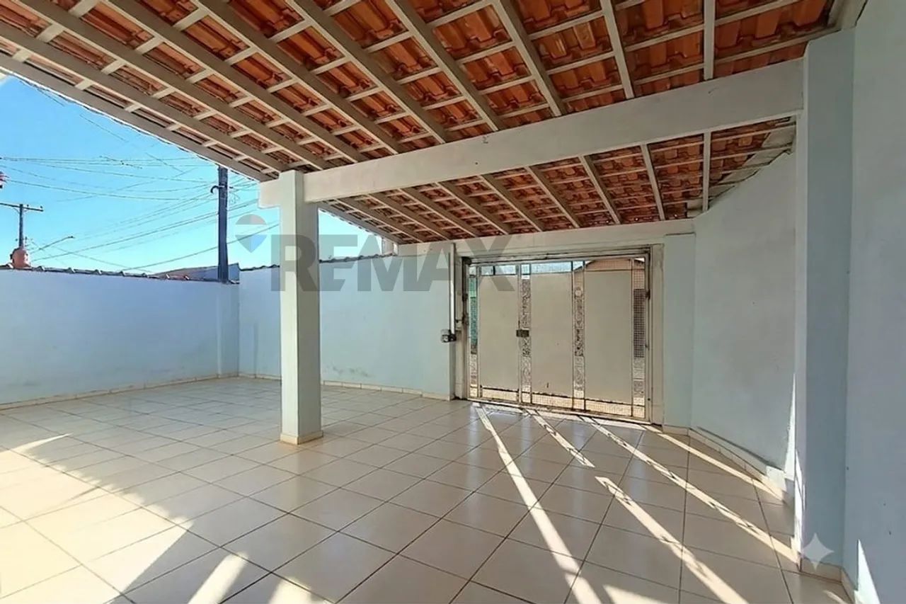 Casa Ampla com 2 Vagas, Suíte e Edícula - Foto 3