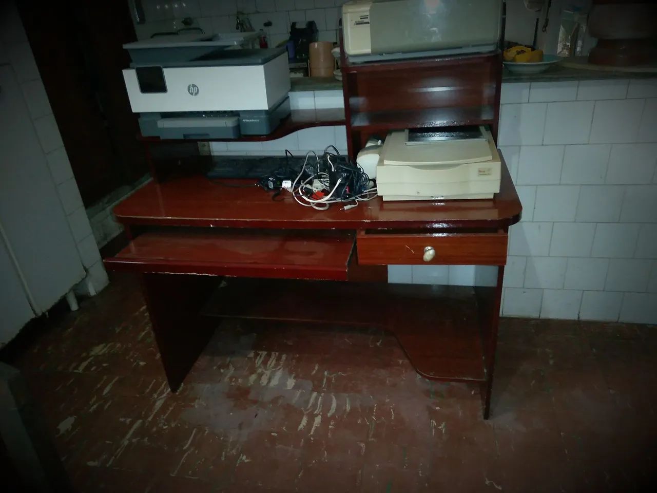 Mesa de computador com tres imprensoras  - Foto 2