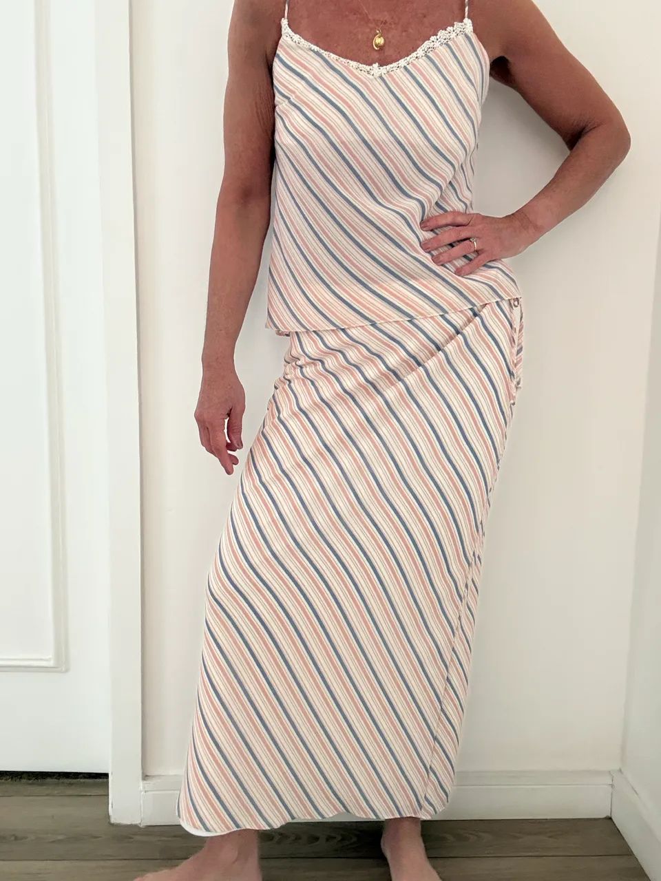 Conjunto blusa e saia 