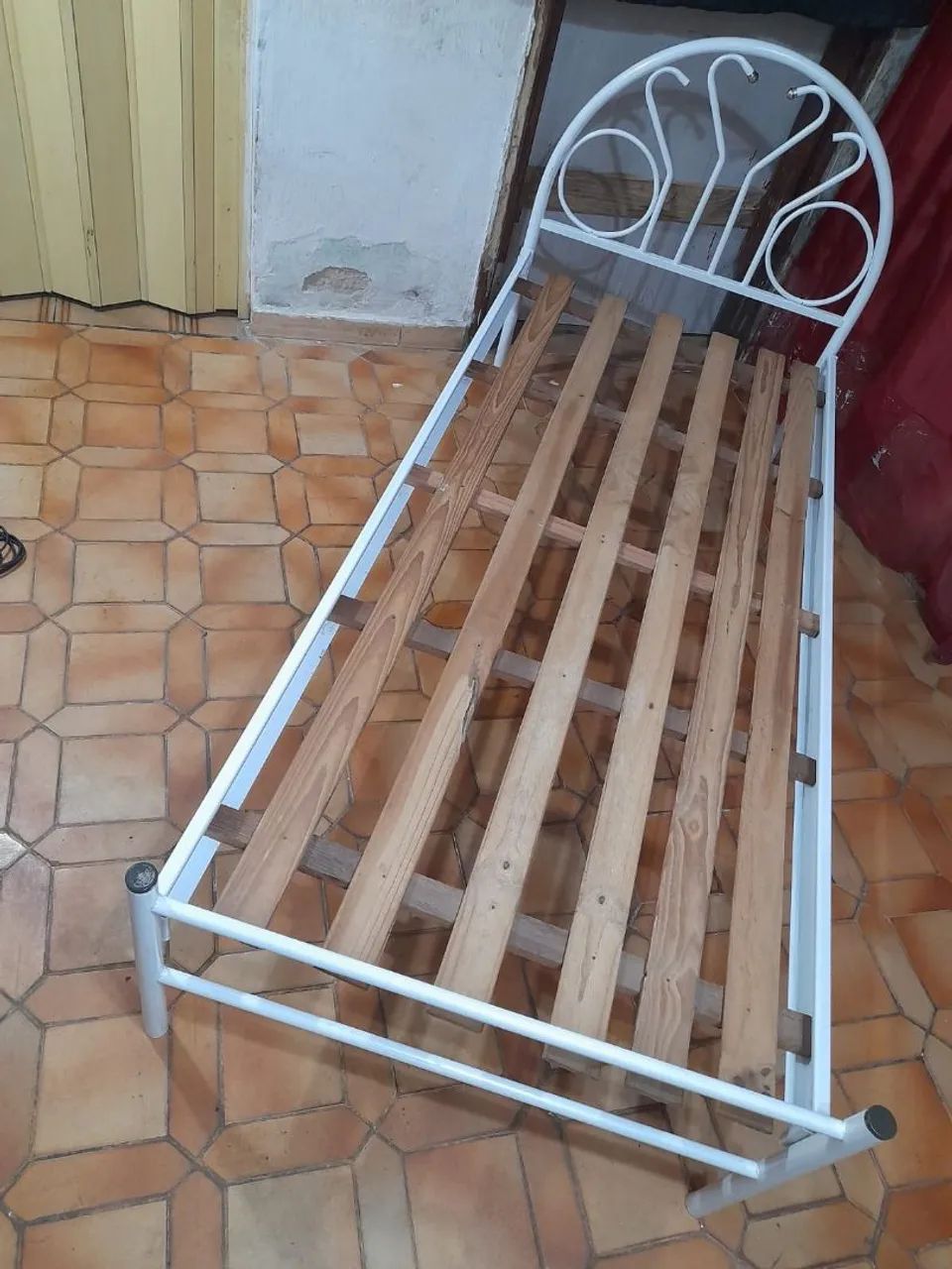 CAMA DE SOLTEIRO DE FERRO ÓTIMO ESTADO ! ! ! 