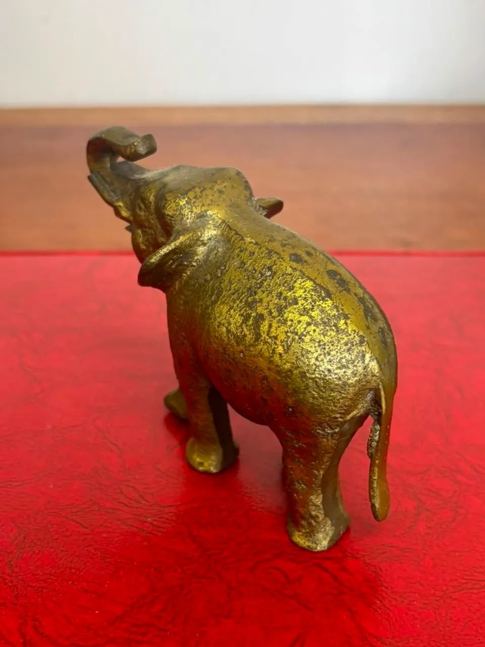 Antigo e lindo elefante, em bronze - 10,5cm de comprimento - Foto 2