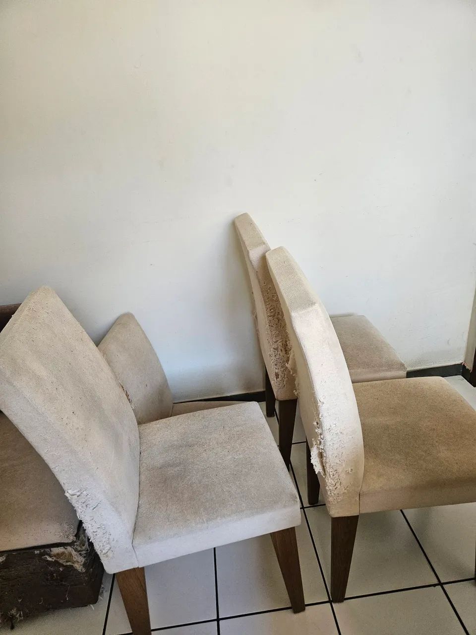 CONJUNTO DE 4 CADEIRAS DE JANTAR (PARA REFORMA)