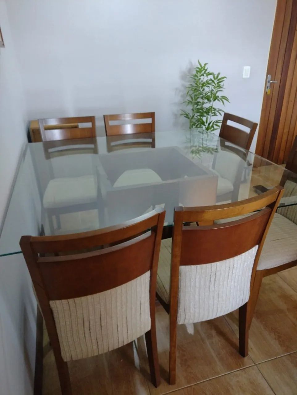 Mesa de jantar com 6 cadeiras