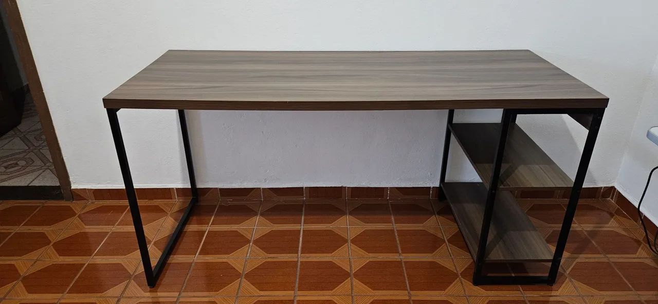Mesa Escrivaninha Estilo Industrial 60x150cm com 2 prateleiras 