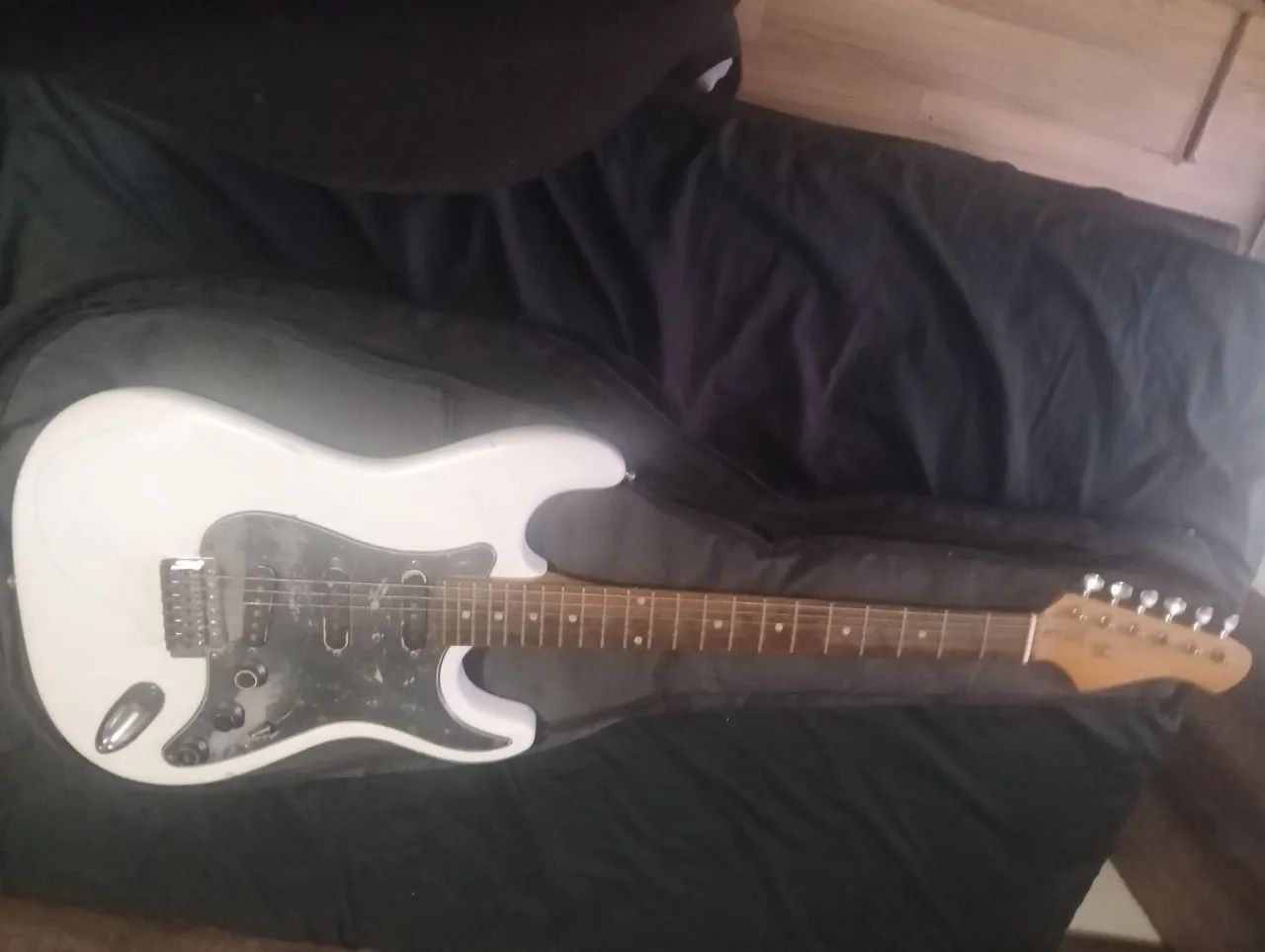 Guitarra zerada 1 vez utilizada 