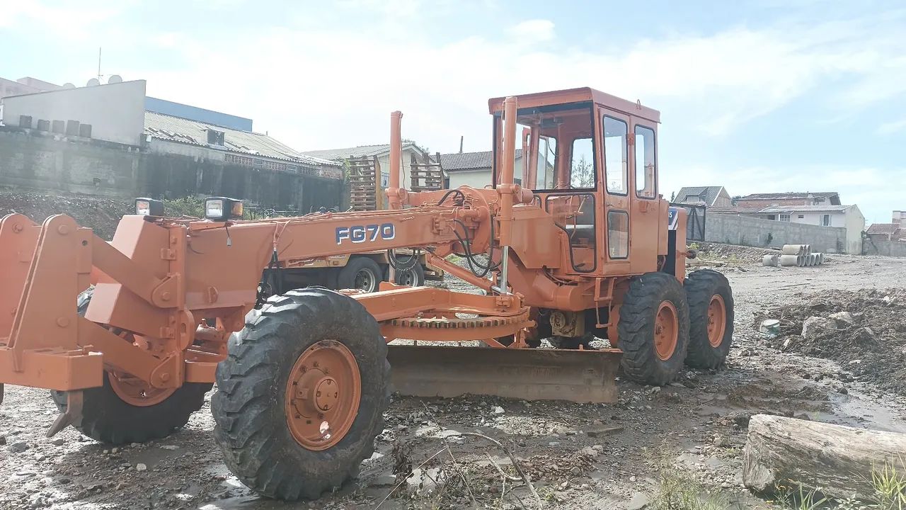 MOTONIVELADORA FIAT ALLIS FG70 ANO 1985