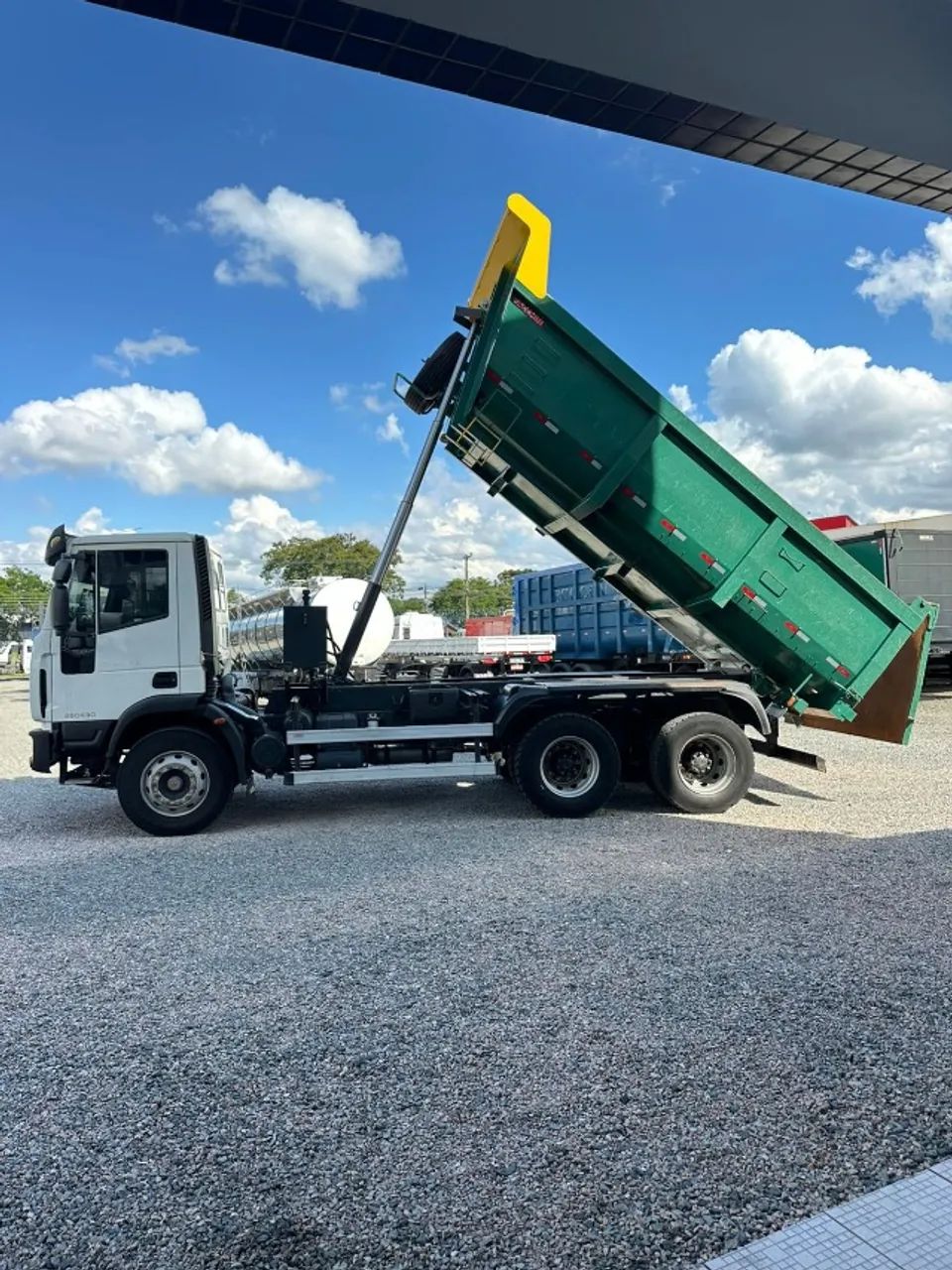 Iveco tector 260e30 6x4 - 2023 - Foto 3