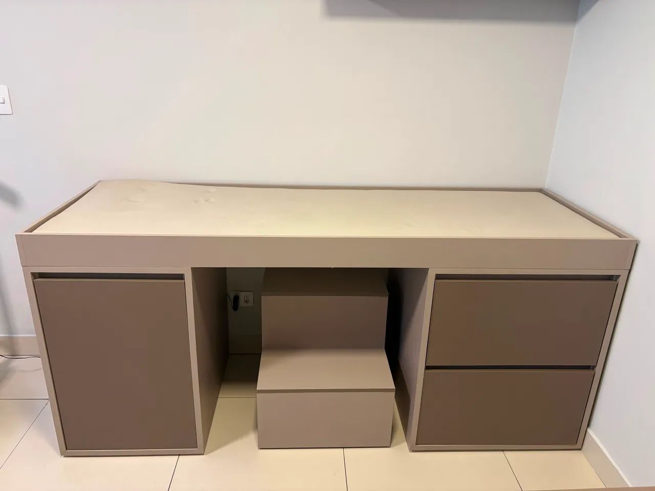 Maca Fixa com Balção em MDF com abertura, colchão e tripé 