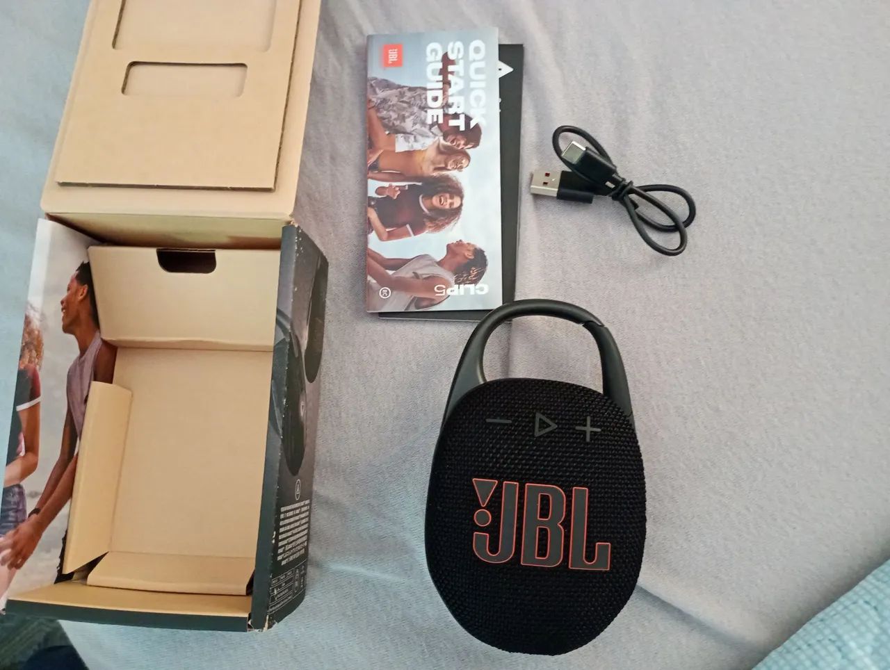 caixa de som JBL clip 5 com embalagem e cabo e manual 