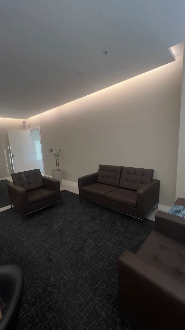 Sofá  fixo couro marrom  - Foto 3