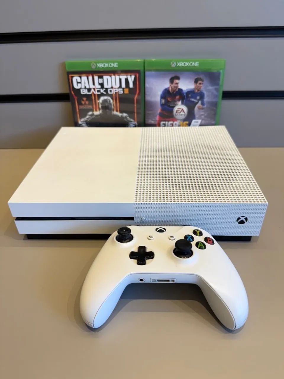 XBOX ONE S 500GB USADO JOGO BRINDE - Foto 2