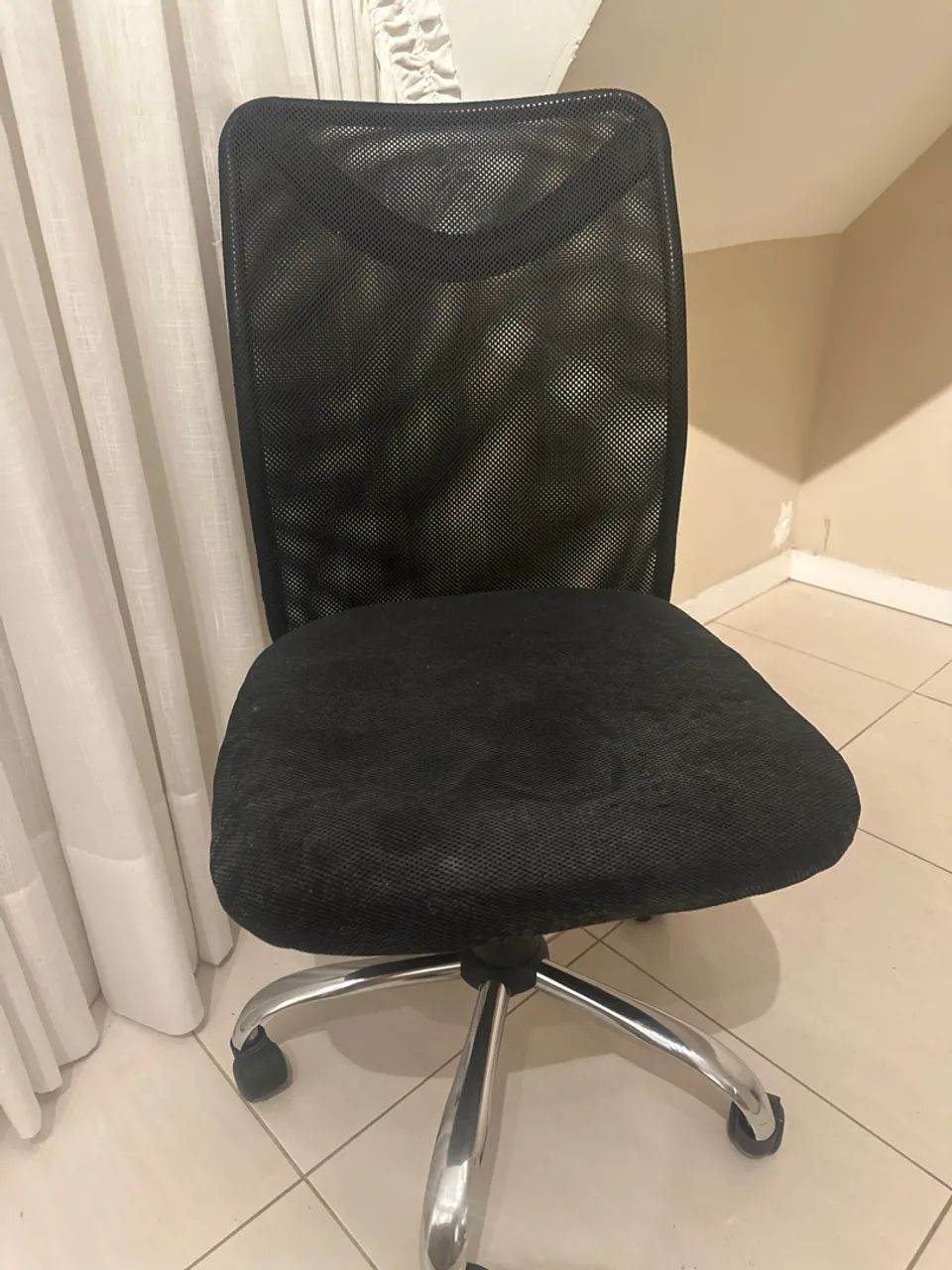 Cadeira com rodízio