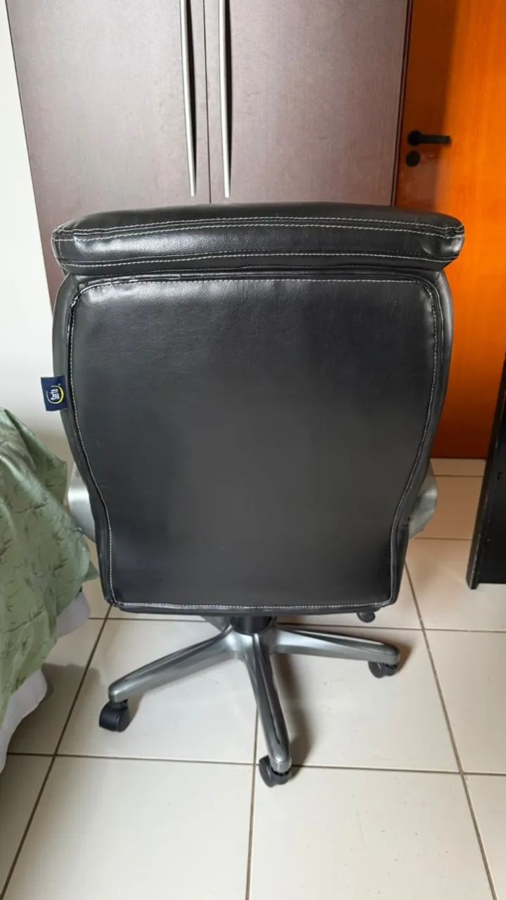 Cadeira Executiva Modelo Presidente Marca Serta - Reformada Recentemente - Foto 3