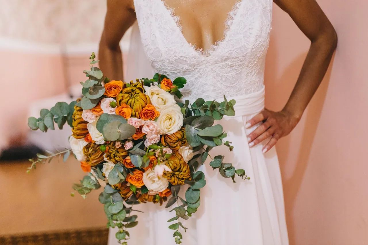 Vestido noiva fluido e minimalista 
