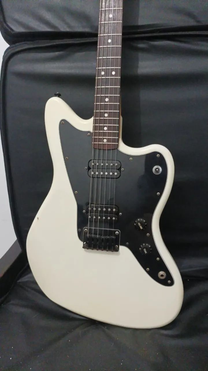 Guitarra Squier by Fender Jazzmaster Affinity HH - Instrumentos