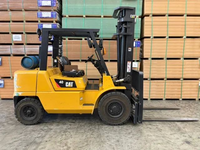 Empilhadeira Caterpillar GP40KL-LP 2011