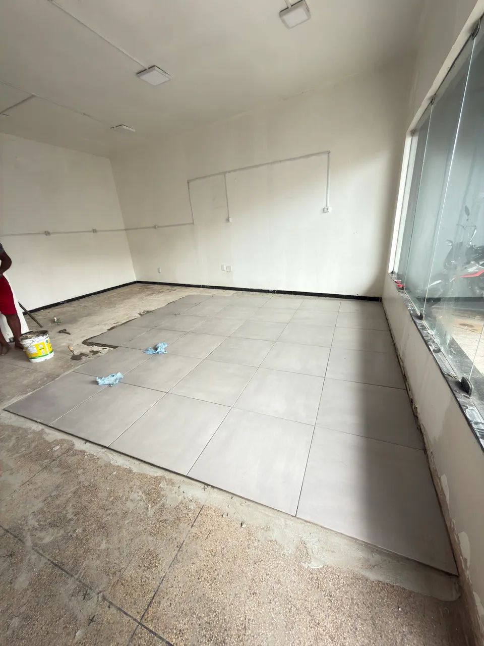 Piso Cerâmica 58x58 cinza clara