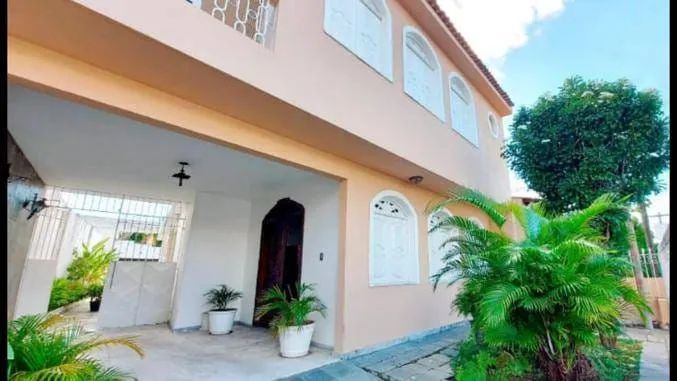 Casa Grande, com 02 Pavimentos e bem Localizada. Ideal para moradia, e ou Empresas. - Foto 4