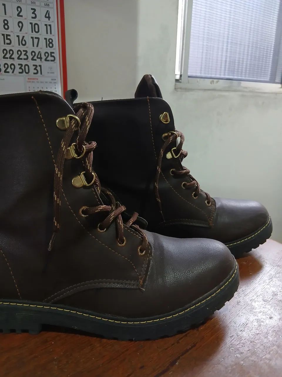 Bota Marrom Couro sintético