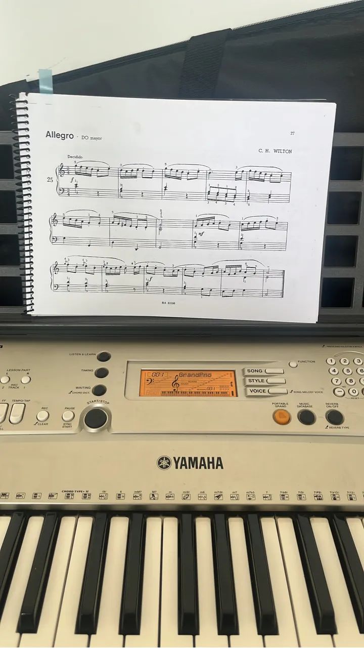 Teclado Yamaha PSR-E313 com 61 teclas sensíveis e display LCD - Foto 3