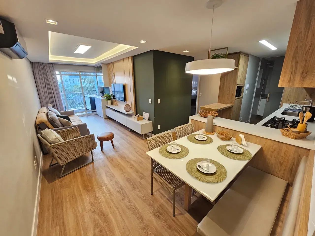 Apartamento para aluguel de temporada com 2 suítes em Jurerê - Florianópolis - SC