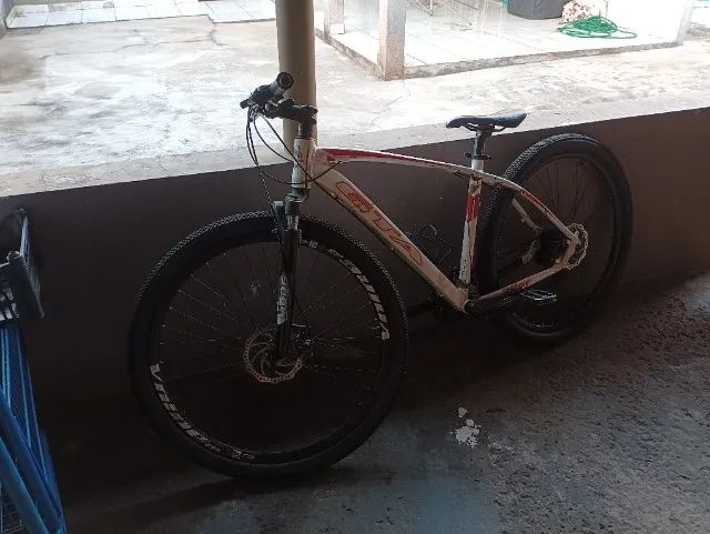 Bicicleta semi nova de alumínio aro 29 - Foto 2