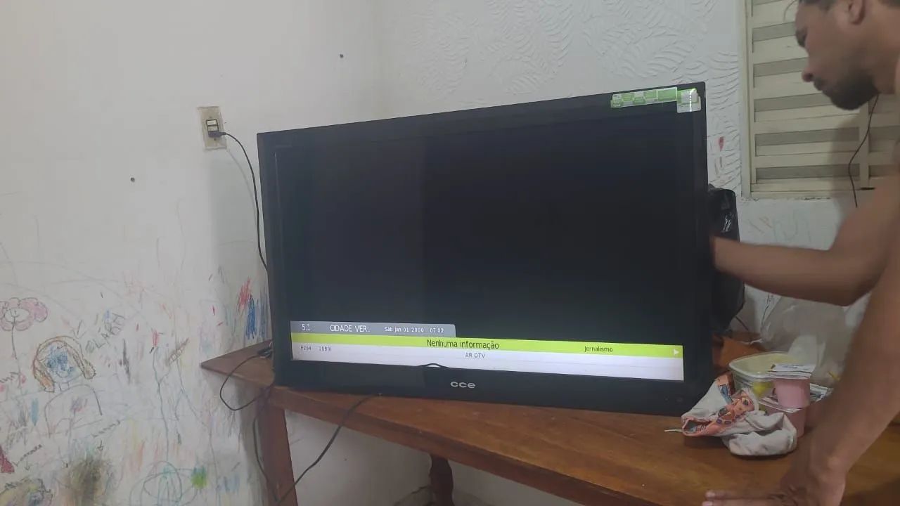Vendo TV digital Full HD 39 polegadas marca CCE NÃO É SMARTTV  - Foto 4
